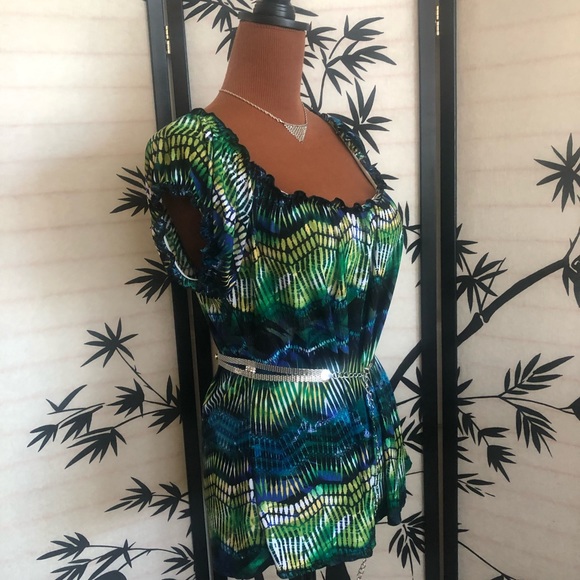 Ava and Grace Women’s Petite Large Short Puffed Sleeve Knit Top - Picture 11 of 12